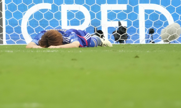 Tuyển Nhật Bản bị loại tại Asian Cup 2023, trung vệ 400 tỷ nghẹn ngào: Tôi không đáng được thi đấu