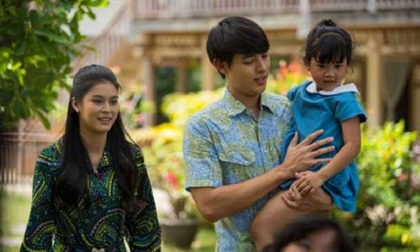  Về quê ăn Tết, bố chồng lấy ra hộp nho khô hết hạn làm tôi rớm nước mắt