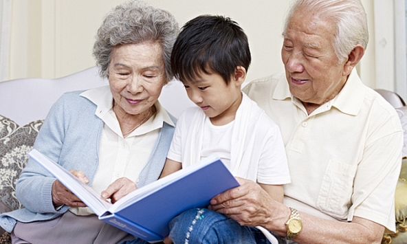 Chưa đến Tết mà mẹ chồng đã lì xì con chị dâu món quà 'khủng' làm tôi chạnh lòng