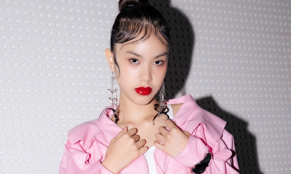 Lần đầu sang Hàn Quốc trình diễn, mẫu nhí 15 tuổi Ngọc Anh nhận được lời vô số lời khen ngợi