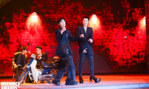 Sau màn 'quyết chiến' MCK - Wren Evans bất ngờ có màn kết hợp không tưởng khiến fan cực 'suy' tại Gala WeChoice 