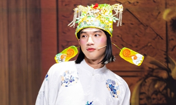 HIEUTHUHAI bất ngờ hóa Táo quân, tạo hình cực... xinh gái