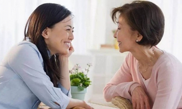 Nghe mẹ khoe khoản tiền làm nhà với chị hàng xóm mà tôi xấu hổ không dám ló mặt ra ăn mừng nhà mới