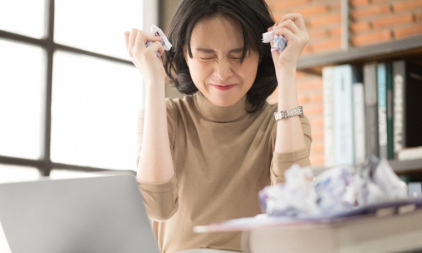 Nhà hàng xóm vui Tết khiến nhà tôi phải 'hứng chịu' hậu quả đến tận nửa đêm