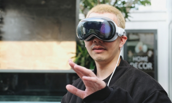 Trải nghiệm đắm chìm cùng Apple Vision Pro đầu tiên về đến Việt Nam, giá bằng 2 con xe SH