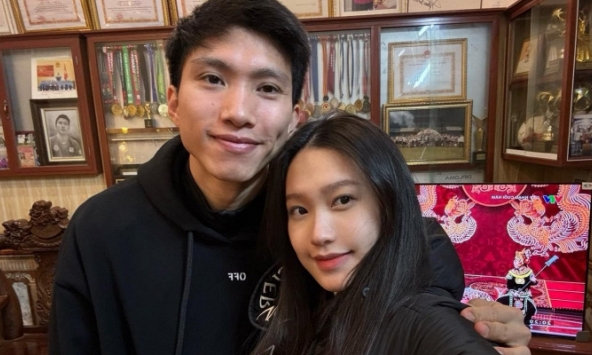 Năm đầu ăn tết nhà chồng của Doãn Hải My, cùng Đoàn Văn Hậu xem táo quân chuẩn bị đón giao thừa