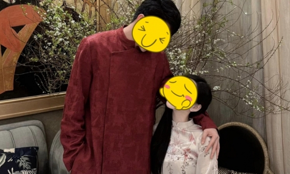 Cặp đôi đẹp nhất phim VTV khoe ảnh Tết như vợ chồng, khán giả soi nét phu thê thấy rõ