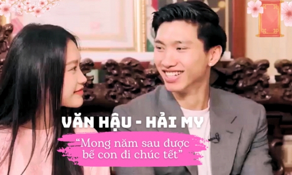 Doãn Hải My cười tít mắt khi nghe Văn Hậu ước năm sau được bế con cùng đi chúc tết