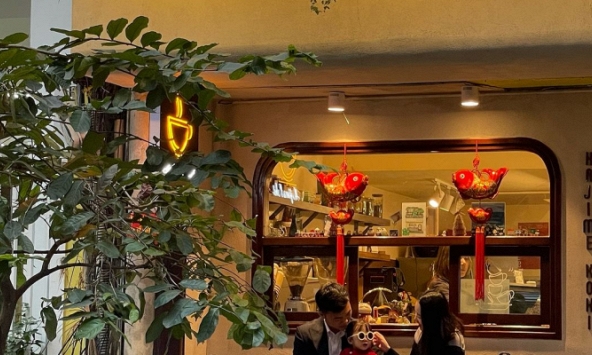 Chủ tịch Lương Xuân Trường lần đầu đăng ảnh Tết cùng vợ giám đốc và con gái, khung hình 3 người hội tụ sẽ thế nào?