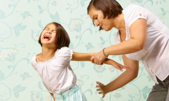 Người phụ nữ lỡ vung tay đánh con gái rồi hối hận tự trách mình 'thất bại', kể chi tiết khiến nhiều bà mẹ gật đầu lia lịa đồng cảm