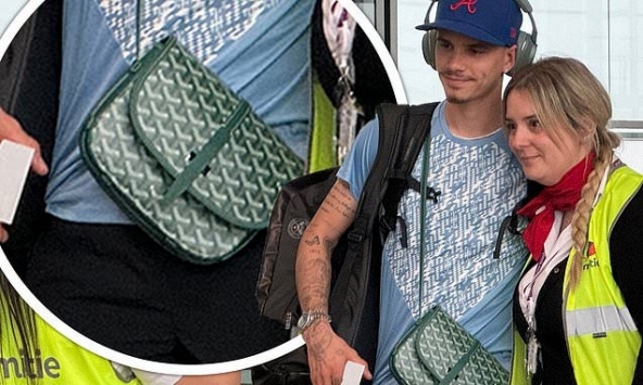 Quý tử nhà Beckham đeo túi trăm triệu đi du đấu, xuất hiện cực 'chill' tại sân bay