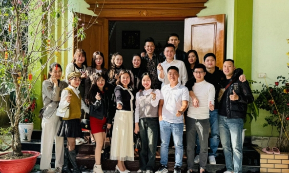 Đại hội khoe ảnh họp lớp Tết 2024: Nhiều lớp bật chế độ 'tàng hình', đứa năm xưa khóc nhiều nhất có xuất hiện không?