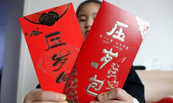 'Em được lì xì tận 5 triệu, chị có 3 triệu' - cháu họ vô tư khoe khiến con tôi òa khóc, bố mẹ không biết giấu mặt vào đâu