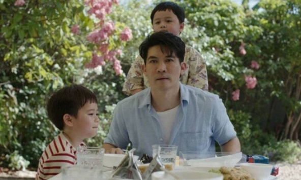 Nghe câu chồng mắng con, tôi giật mình nhìn đôi tay mình rồi ứa nước mắt chua chát