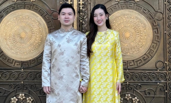 Giàu như Chủ tịch CLB Hà Nội tặng quà Valentine gì mà khiến hoa hậu Đỗ Mỹ Linh tỉnh ngủ 