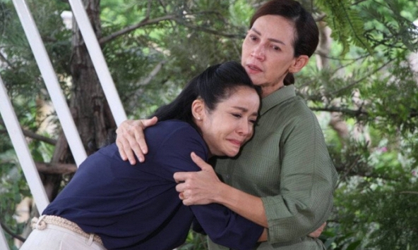 Bát cơm mẹ đang ăn dở đã vạch trần những lời nói dối của anh trai tôi suốt 2 năm qua