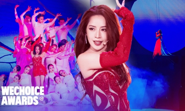 Chi Pu gây choáng khi diễn lơ lửng trên độ cao 3,5m trong Đóa Hoa Hồng Showbiz 