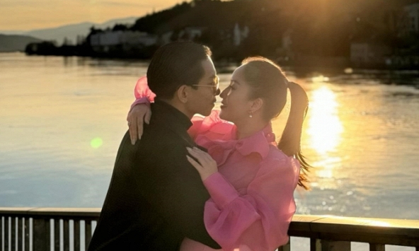 Khánh Thi Phan Hiển khóa môi lãng mạn, tung bộ ảnh cực tình ở Pháp