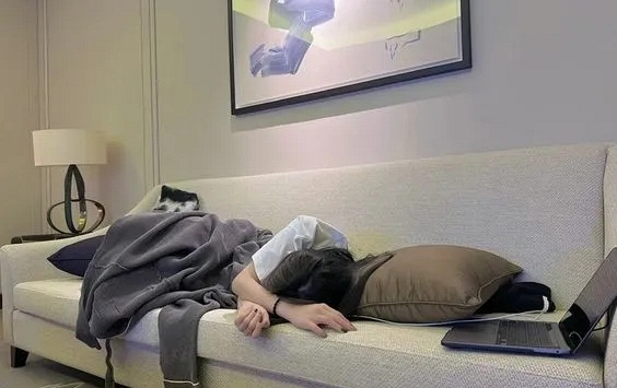 Người phụ nữ tử vong do nhồi máu não vào nửa đêm, tất cả chỉ bởi hai loại thực phẩm ăn quá nhiều