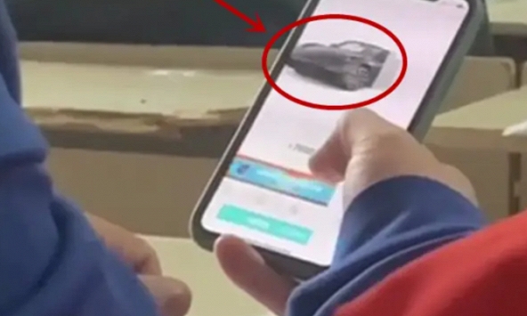 Hình ảnh hot nhất hôm nay: Nam sinh vừa ngồi học vừa 'chốt đơn' siêu xe Porsche gần 8,4 tỷ đồng