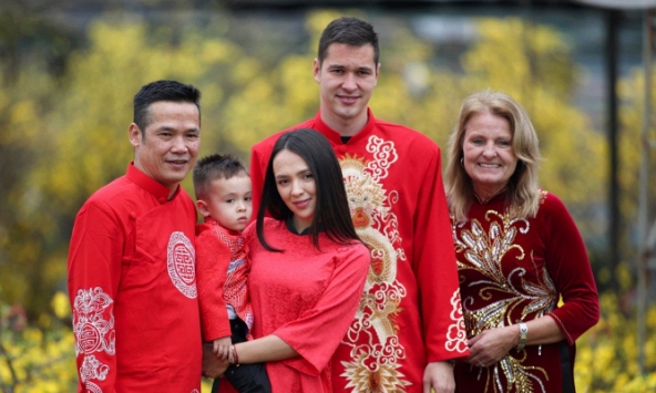 Vợ Nguyễn Filip kể về trải nghiệm Tết ở Việt Nam nhưng lại phàn nàn một điều 