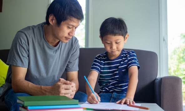 Con trai chán học Toán, ông bố TP.HCM dùng một 'thủ thuật lạ' khiến tình hình thay đổi 180 độ: Ai cũng áp dụng được