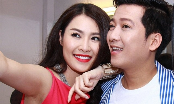 Quế Vân 'bóng gió' đoạn ghi âm với 1 người đàn ông trên livestream, netizen liền 'đào mộ' nghi vấn hội thoại giữa cô và Trường Giang