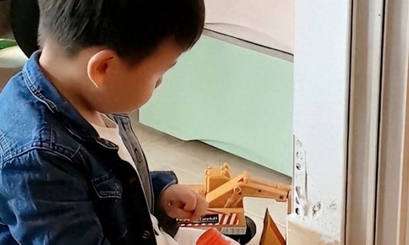 Trẻ IQ cao lúc nhỏ thường có 5 'tật xấu' này, chuyên gia tâm lý nói: Cha mẹ cứ kệ con!