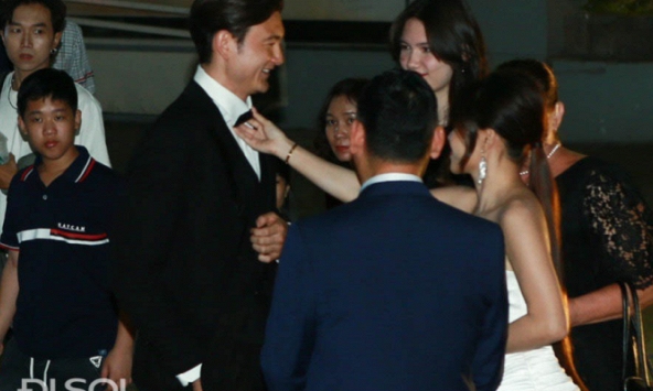 Gala Quả bóng Vàng 2023: Văn Lâm tình tứ với Yến Xuân, hé lộ mối quan hệ của nàng WAG với mẹ chồng tương lai qua một cử chỉ