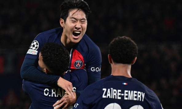 Lee Kang-in nhận được hành động ấm lòng giữa lúc gặp vô vàn áp lực sau vụ ẩu đả với Son Heung-min