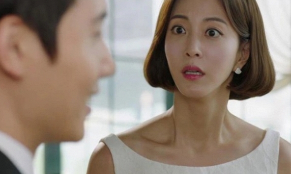 Mẹ muốn đến sống với chúng tôi, anh cả ép chồng tôi phải ký giấy từ chối thừa kế mới cho bà rời đi