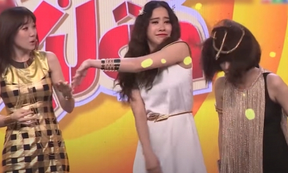 Cảnh Nam Em tát thẳng tay 1 sao nữ bị đào bới, nhìn mặt Hari Won thấy sượng trân