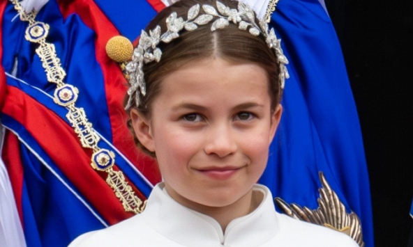 Hành động ngọt ngào đầy bất ngờ của Charlotte dành cho mẹ Kate trong những ngày hồi phục sức khỏe, các mẹ có con gái hiểu được ngay