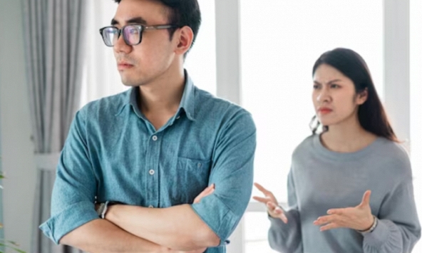 Kỷ niệm ngày cưới, tôi muốn làm vợ bất ngờ nhưng khi cô ấy giơ điện thoại lên thì mọi thứ tan biến