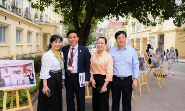 Triển lãm ảnh 50 năm đào tạo Bác sĩ Nội trú Trường Đại học Y Hà Nội