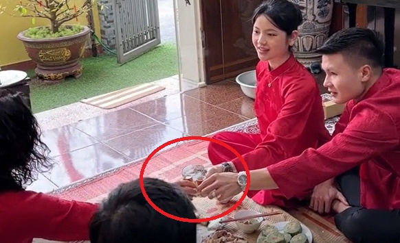 Chu Thanh Huyền bị góp ý vì hành động thiếu lễ phép với mẹ chồng, chị dâu của Quang Hải lên tiếng giải đáp