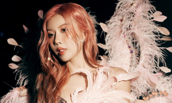 Trang Pháp nói gì về việc tham dự show Chị Đẹp bản Trung?