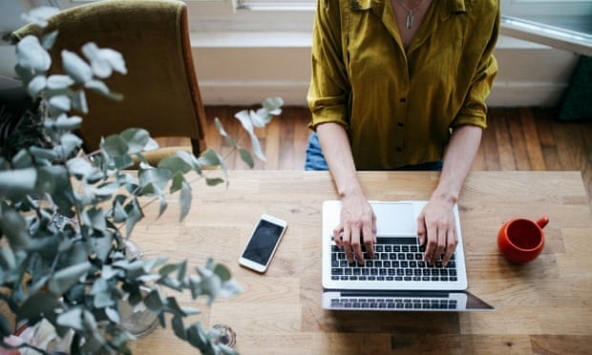 Người đàn ông kiếm 44 tỷ VNĐ chỉ nhờ việc nghe lén điện thoại của vợ, mánh lới khiến cảnh sát cũng ngỡ ngàng nhưng kết cục quá bẽ bàng