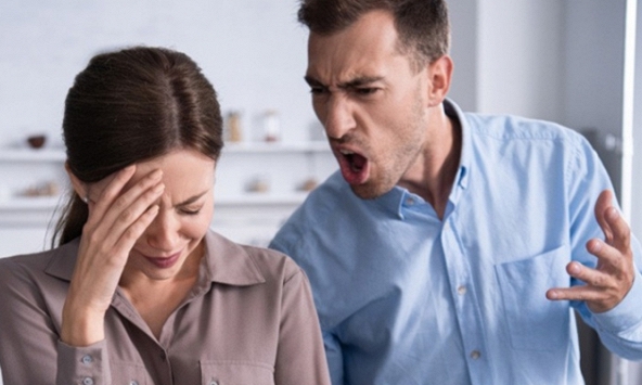 Đi làm quần quật 'gánh vác gia đình', người đàn ông kinh ngạc khi vợ ở nhà kêu than không chịu nổi gánh nặng, ai mới là người thiệt thòi?