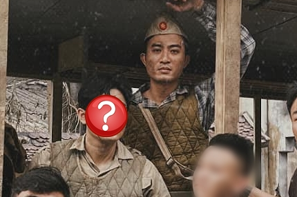 Hot boy 'Đào, Phở Và Piano' nổi tiếng nhờ bức ảnh y hệt Doãn Quốc Đam, tạo hình lấm lem không dìm nổi nhan sắc