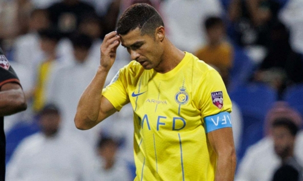 Ronaldo có hành động gây phẫn nộ khi fan đối thủ hô tên Messi, đối diện với án phạt 