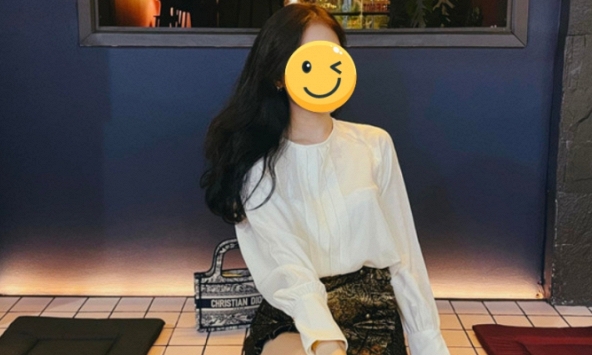 Vô tình chạm mặt trên đường, cô gái trúng tiếng sét ái tình của thiếu gia nổi tiếng: Kết hôn về sống luôn trong biệt thự riêng