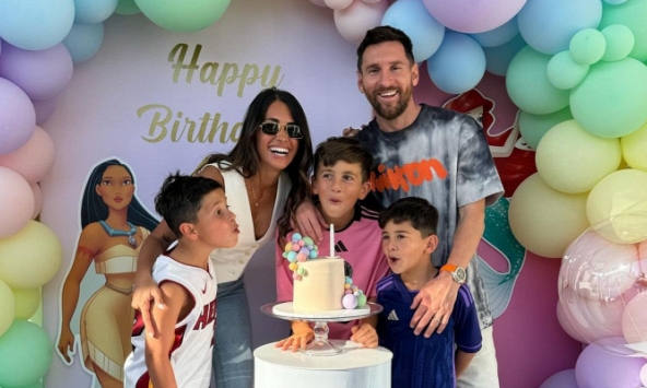 Bà xã Messi hạnh phúc đón sinh nhật bên người thân, được ông xã gọi bằng một từ cực tình cảm