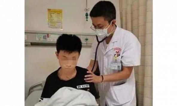 Bé trai 12 tuổi mắc ung thư phổi giai đoạn cuối, người mẹ suy sụp khi bác sĩ chỉ ra những điều tưởng chừng vô hại