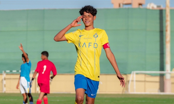 Quý tử nhà Ronaldo nhận được vinh dự đặc biệt tại U13 Al Nassr, sở hữu chiều cao và khả năng ghi bàn đều đỉnh nhất đội