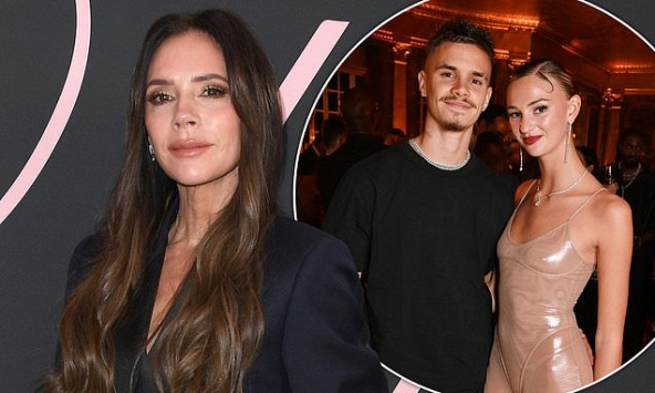Victoria Beckham 'suy sụp' sau khi cậu con trai cầu thủ chấm dứt mối tình 5 năm với bạn gái