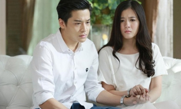 Đêm tân hôn, nhìn xấp phong bì mừng cưới từ hội 'người yêu cũ của chồng' mà tôi vừa ghen vừa sợ hãi