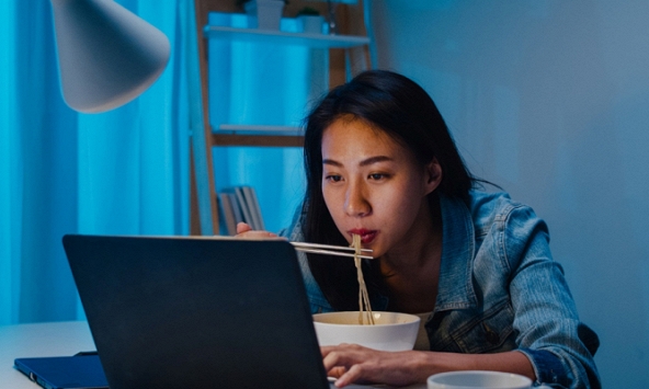 Thương mại điện tử tạo nên 1 thế hệ “thợ săn sale”: Thức đêm canh giảm giá, cảm thấy thua cuộc nếu mua nhầm “deal lởm”