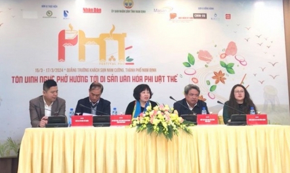 Festival Phở: Tôn vinh nghề  Phở hướng tới  di sản văn hóa phi vật thể