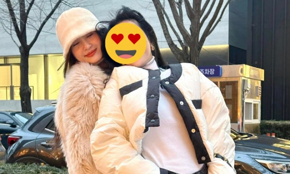 Hé lộ 'đại gia' bao em gái Công Vinh vi vu Hàn Quốc, hóa ra lại là người quen của fan bóng đá